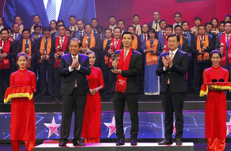 Trao giải thưởng Sao Đỏ - Doanh nhân trẻ Việt Nam tiêu biểu 2017