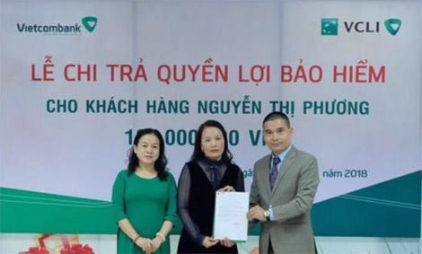 VCLI chi trả 300 triệu đồng quyền lợi bảo hiểm Bảo An Toàn Gia cho khách hàng