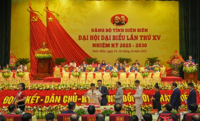 Ra mắt Ban Thường vụ, Ban Chấp hành Đảng bộ tỉnh Điện Biên khóa XV