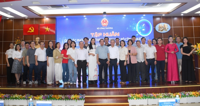 Công tác tuyên truyền tiết kiệm điện cần lấy khách hàng làm trung tâm, đặc biệt là các doanh nghiệp sử dụng điện lớn
