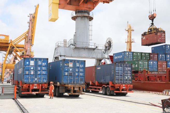 Xuất khẩu vượt chỉ tiêu nhưng lộ nhiều thách thức