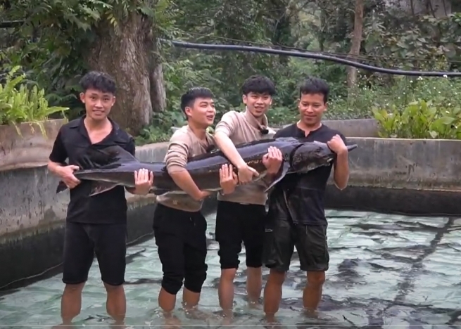 Cá tầm “khổng lồ” 50kg của Lai Châu gây chú ý tại Tuần lễ Nông sản Việt 2025