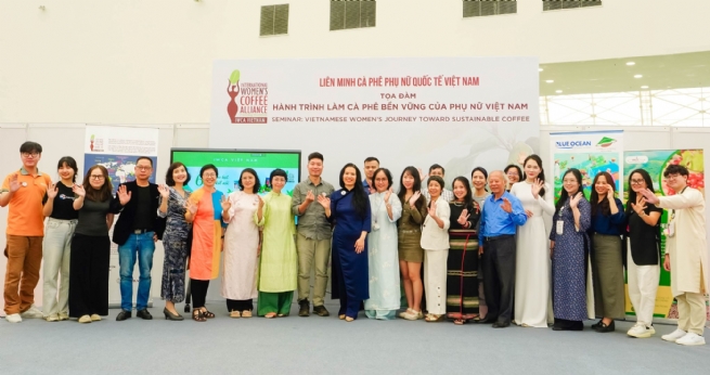 Hành trình làm cà phê bền vững của phụ nữ Việt