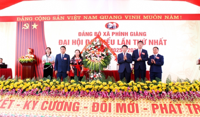 Đoàn kết, quyết tâm xây dựng Phình Giàng vươn lên phát triển