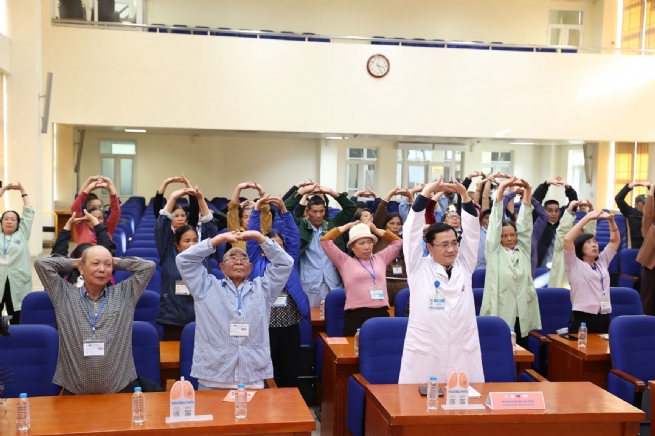 AstraZeneca và Quỹ Ngày mai tươi sáng tổ chức Chương trình sinh hoạt CLB “Thương phổi” cho gần 100 bệnh nhân 