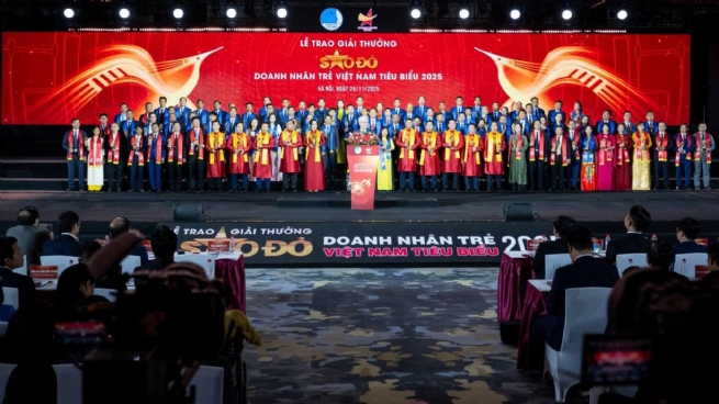 CEO CareerViet ghi dấu ấn tại giải thưởng Sao Đỏ - Doanh nhân trẻ Việt Nam