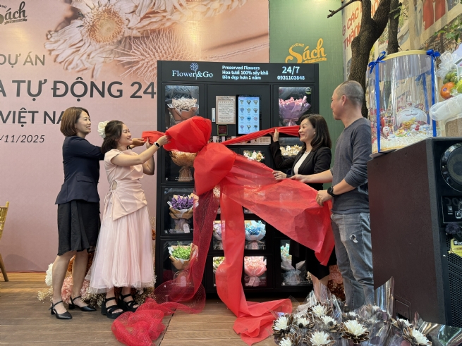 Flowers&Go ra mắt “Máy bán hoa khô tự động 24/7” đầu tiên tại Việt Nam