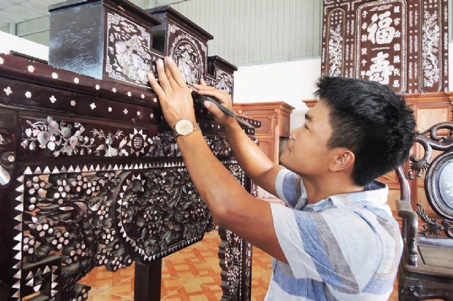 Làng nghề khảm trai Chuyên Mỹ: Thích ứng để hội nhập
