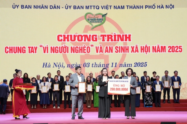 Ciputra Hanoi trao ủng hộ Quỹ “Vì người nghèo” TP.Hà Nội