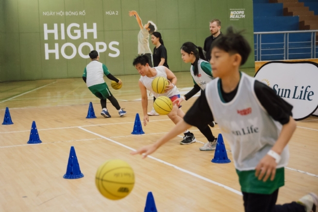 Sun Life đóng góp hơn 2,2 tỷ đồng cùng Hội chữ thập đỏ Việt Nam cứu trợ sau bão