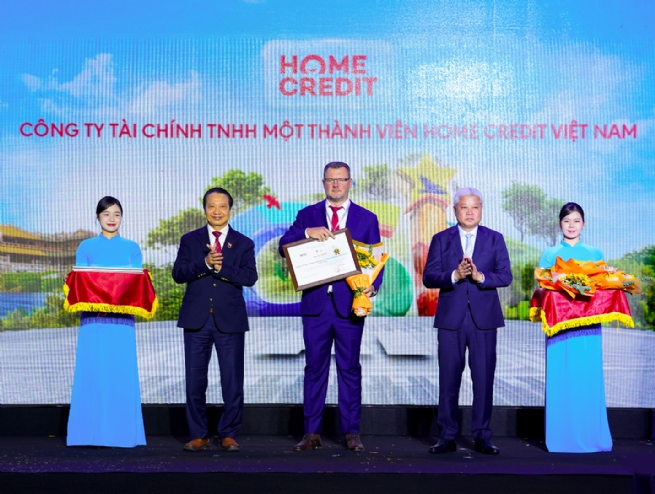 Home Credit xuất sắc lọt Top 10 Doanh nghiệp Bền vững tiêu biểu thuộc lĩnh vực Thương mại - Dịch vụ 
