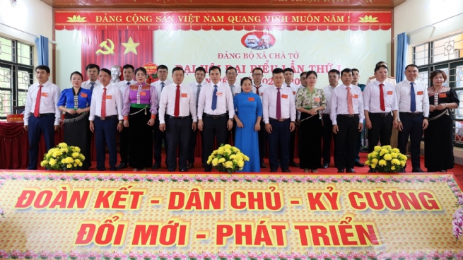 Khát vọng vươn lên trên quê hương Chà Tở