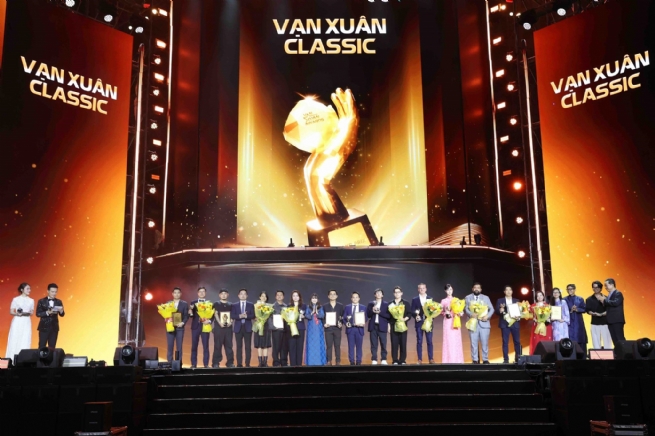 Vietnam Airlines giành hai giải thưởng lớn tại Vạn Xuân Awards 2025