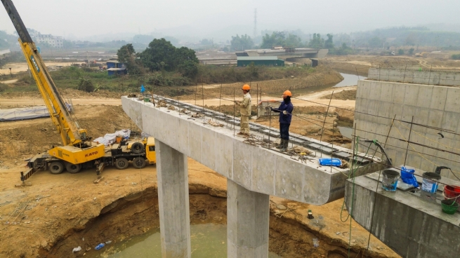 Chuyển đổi mô hình tăng trưởng - động lực từ TFP và đầu tư công