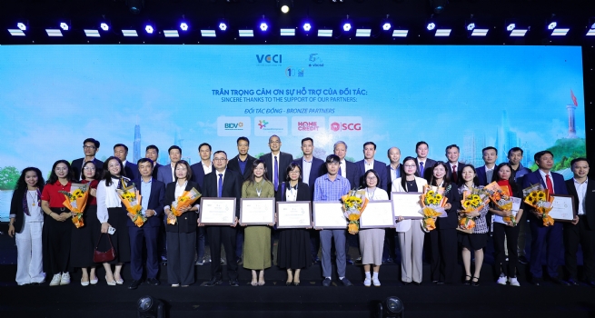 SCG và 7 Công ty thành viên Tiên phong Phát triển Bền vững, được vinh danh Top 100 Doanh nghiệp Bền vững 2025 nhờ chiến lược ESG nhất quán và sáng kiến Net Zero
