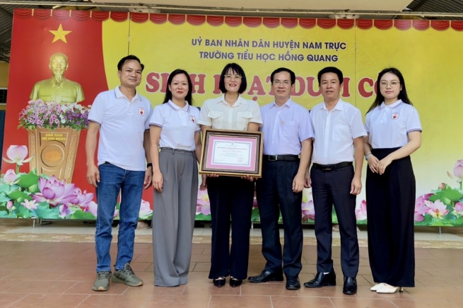 Hiệp hội PCCC &CNCH Việt Nam tri ân cô giáo dũng cảm cứu người ở Nam Định