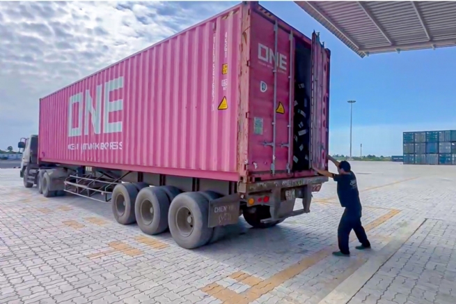 Cảng cạn Tân Cảng Mộc Bài đón container thông quan đầu tiên