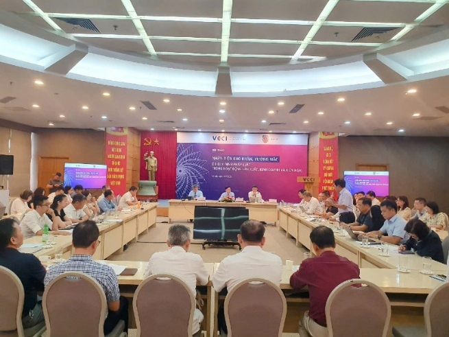 Nhiều quy định pháp lý đang “trói buộc” doanh nghiệp