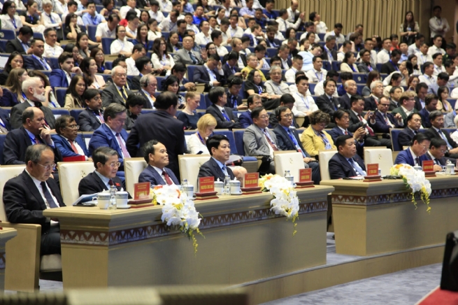 Chuyển đổi số không còn là lựa chọn mà là điều kiện sống còn cho thương mại quốc tế