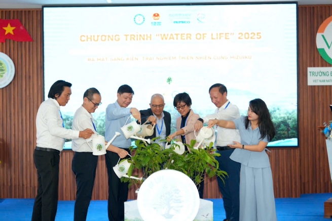 Khởi động chương trình “Water of Life: Bảo tồn nguồn nước - Vì một Việt Nam xanh” năm 2025