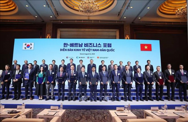 Tổng Bí thư Tô Lâm và Thủ tướng Hàn Quốc chứng kiến lễ trao các thỏa thuận hợp tác