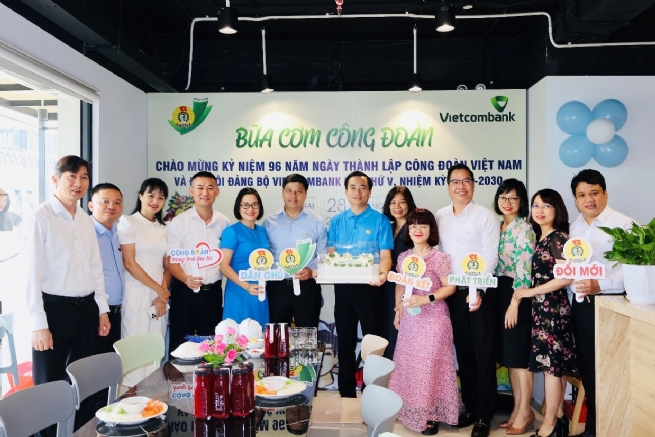 Từ nghị quyết của Đảng đến “Bữa cơm Công đoàn”, ấm tình đồng nghiệp Vietcombank