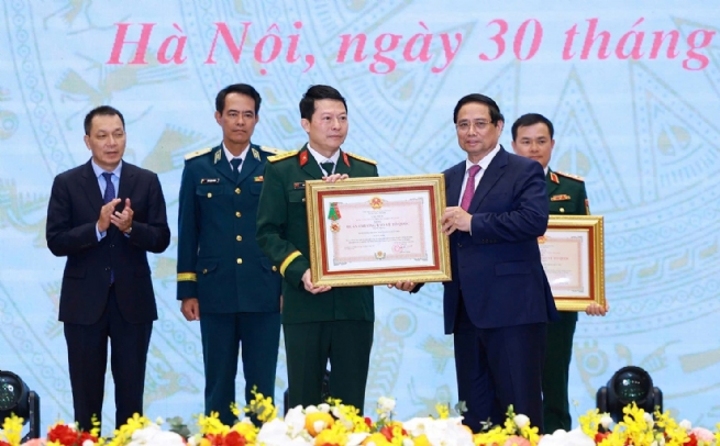 Ngân hàng TMCP Quân đội đón nhận Huân chương Bảo vệ Tổ quốc hạng Nhất