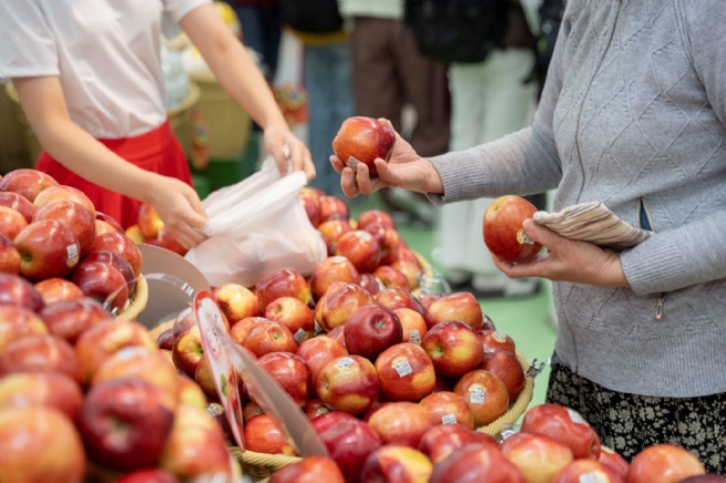 Táo Cosmic Crisp® Hoa Kỳ khởi động mùa vụ 2026 tại Việt Nam, chinh phục người tiêu dùng dịp Tết