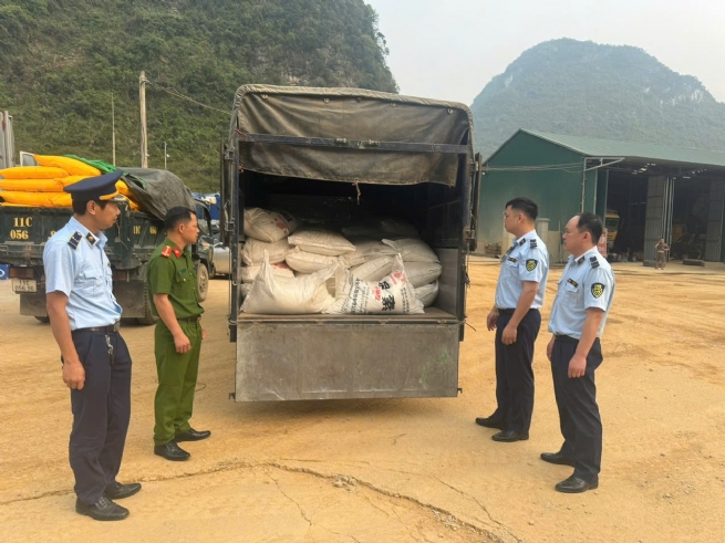 Cao Bằng: Phát hiện, xử lý trên 4 tấn phân đạm nhập lậu