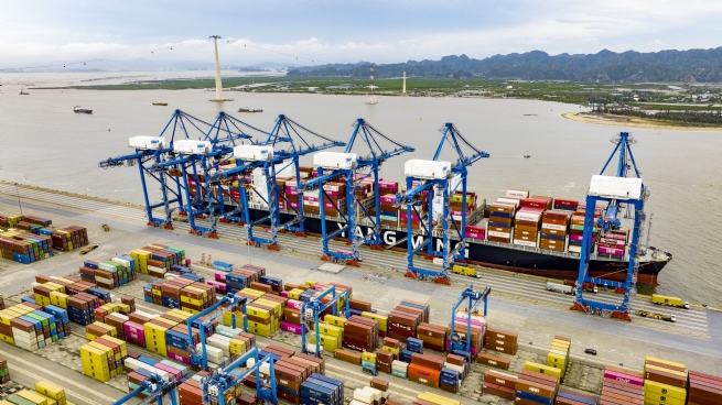 Xuất nhập khẩu quý I/2026: Bài toán nhập siêu trước áp lực địa chính trị Trung Đông