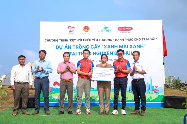 Dai-ichi Life Việt Nam trồng 6.000 cây xanh tại thảo nguyên Bùi Hui, tỉnh Quảng Ngãi
