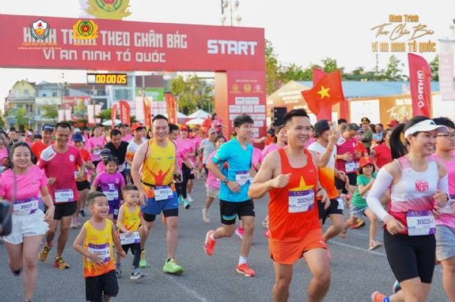 Một giải chạy và khoảnh khắc chạm tới lòng yêu nước